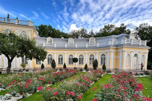 Тематический поезд «Весенний вальс Петербурга»